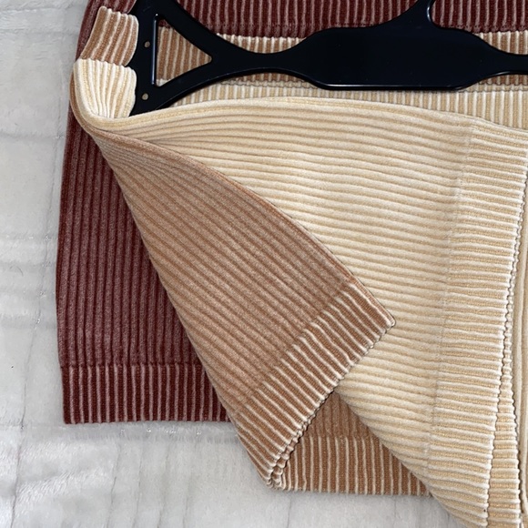 Set of 3 nude bandeau tops 🤎 - Picture 2 of 3